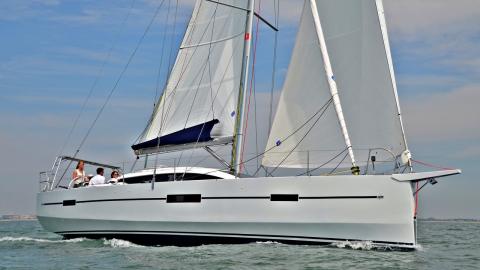 RM 1370 : upwind on starboard tack RM 1370 : upwind on starboard tack