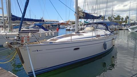 Bavaria 42 Cruiser : In marina