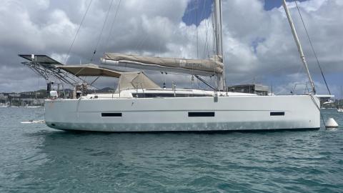Dufour 430 Grand Large :On mooring in Martinique