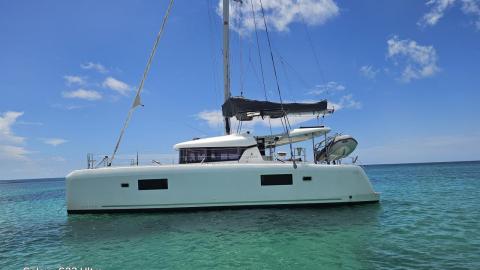Lagoon 42 : At anchor in Martinique