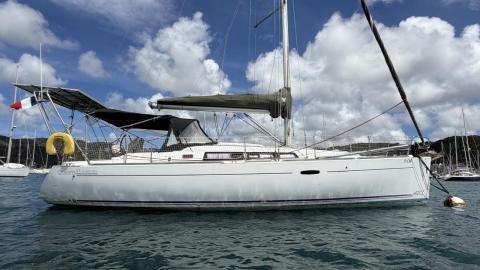 Bénéteau Oceanis 37 Limited Edition : On mooring in Martinique
