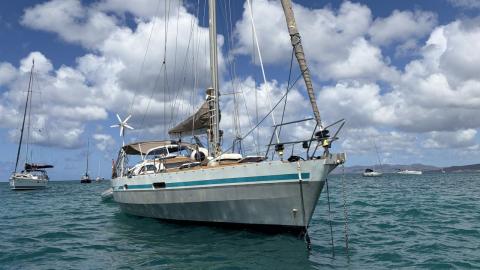 Alubat Ovni 43 : At anchor in Marinique