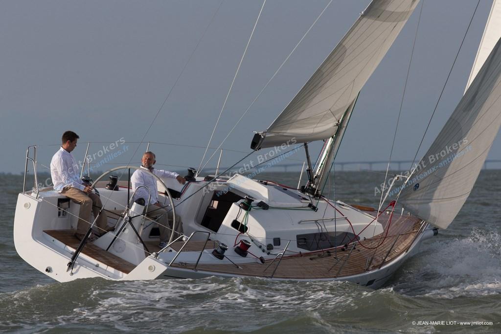 J-Boats - J-Composites J 122 E navigating