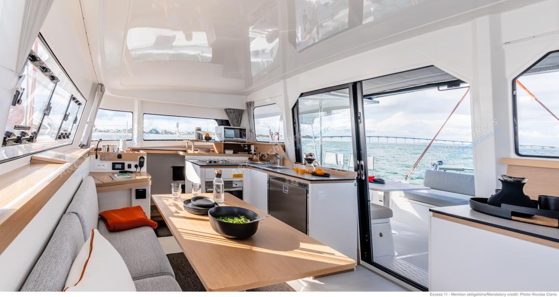 Excess Excess 11 livrable immédiatement : a spacious saloon