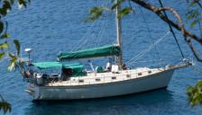 Island Packet 38 : At anchor