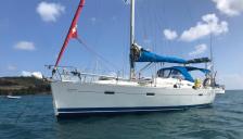 Bénéteau Oceanis 373 : At anchor in Martinique