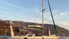 Alubat Ovni 39 : At anchor