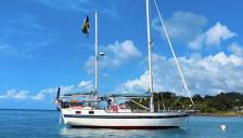 Vindö 90: At anchor