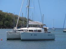 Lagoon 400 at anchor in Martinique - Lagoon Lagoon 400 3-cabin owner's version, Used (2011) - Martinique (Ref 326)