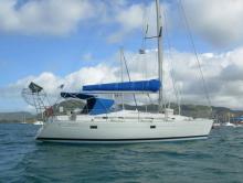 At anchor - Beneteau Oceanis 381, Used (1996) - Guadeloupe (Ref 394)