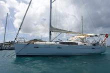 Bénéteau Oceanis 40 : At anchorage in Martinique