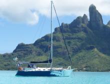 Meta Outremer 33 : At anchor in Polynesia