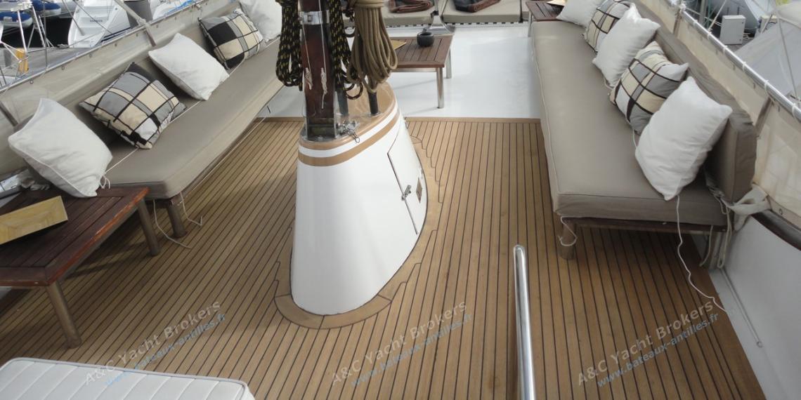 Cheoy Lee Europa 53’ : Flybridge seen from the helm station Cheoy Lee Europa 53’ : Flybridge seen from the helm station