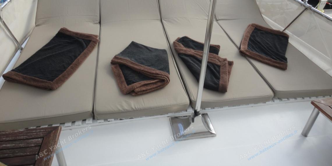 Cheoy Lee Europa 53’ : Sun mattress on flybridge Cheoy Lee Europa 53’ : Sun mattress on flybridge