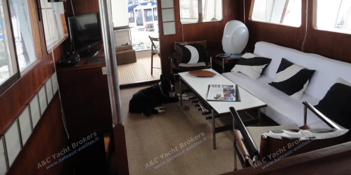 Cheoy Lee Europa 53’ : Saloon seen from the bar Cheoy Lee Europa 53’ : Saloon seen from the bar