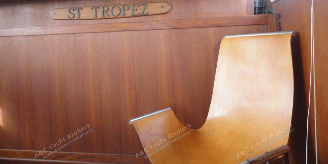 Cheoy Lee Europa 53’ : Bar seen from the saloon Cheoy Lee Europa 53’ : Bar seen from the saloon