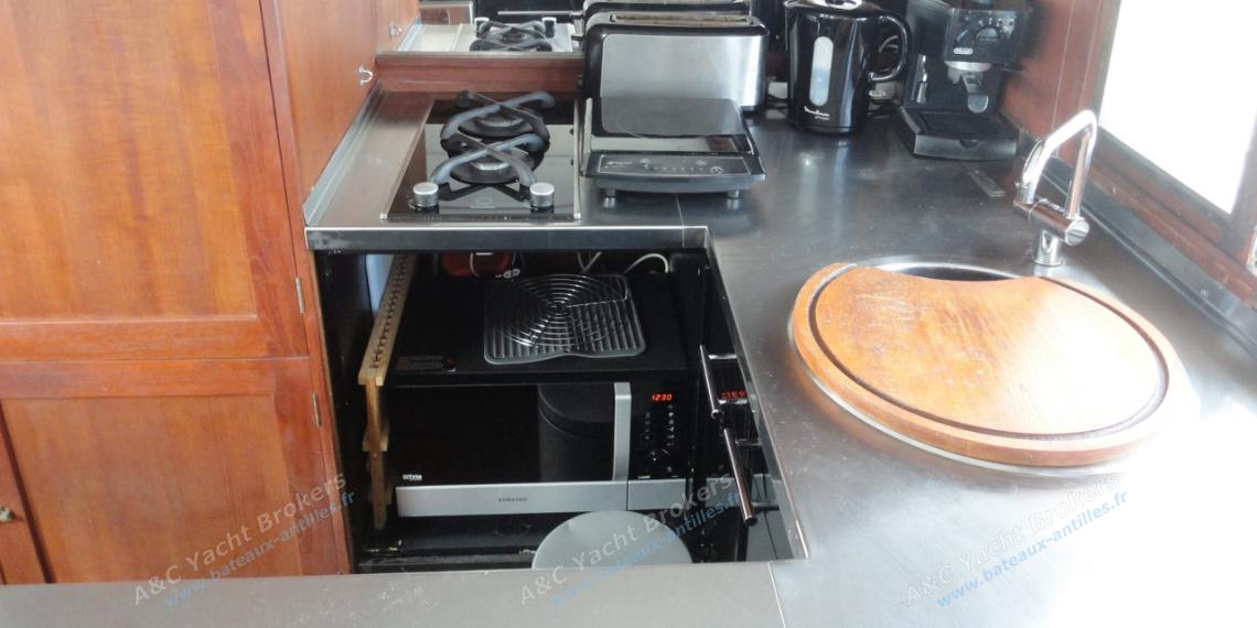 Cheoy Lee Europa 53’ : Galley Cheoy Lee Europa 53’ : Galley