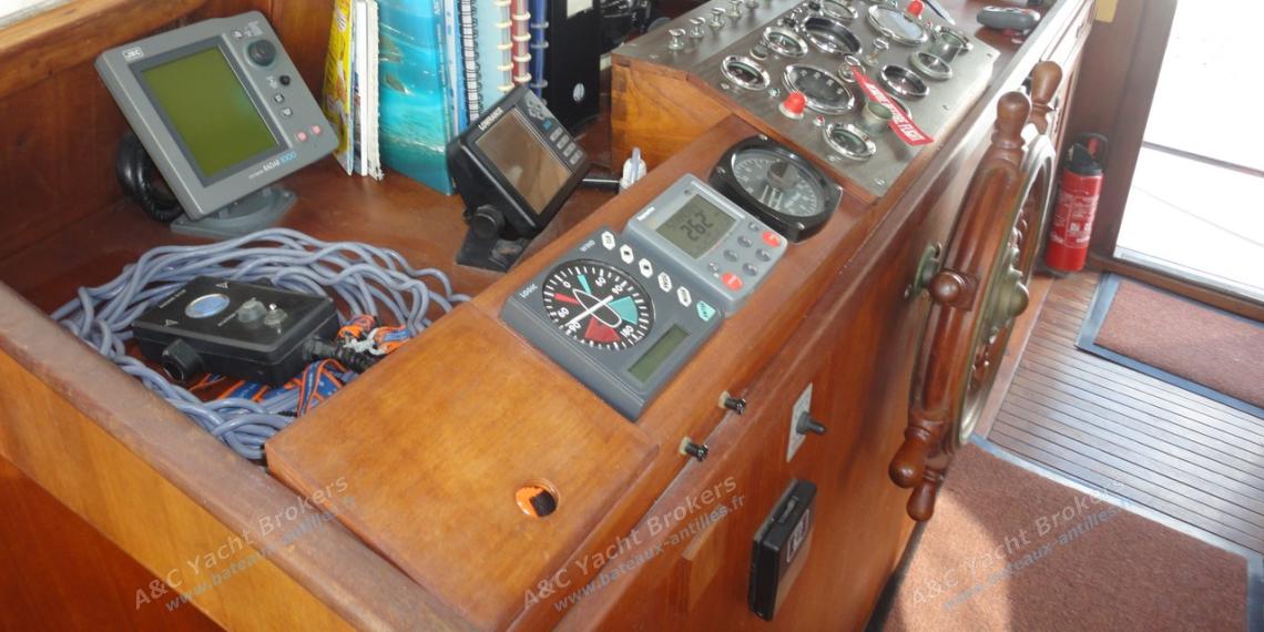 Cheoy Lee Europa 53’ : Electronics at helm station Cheoy Lee Europa 53’ : Electronics at helm station