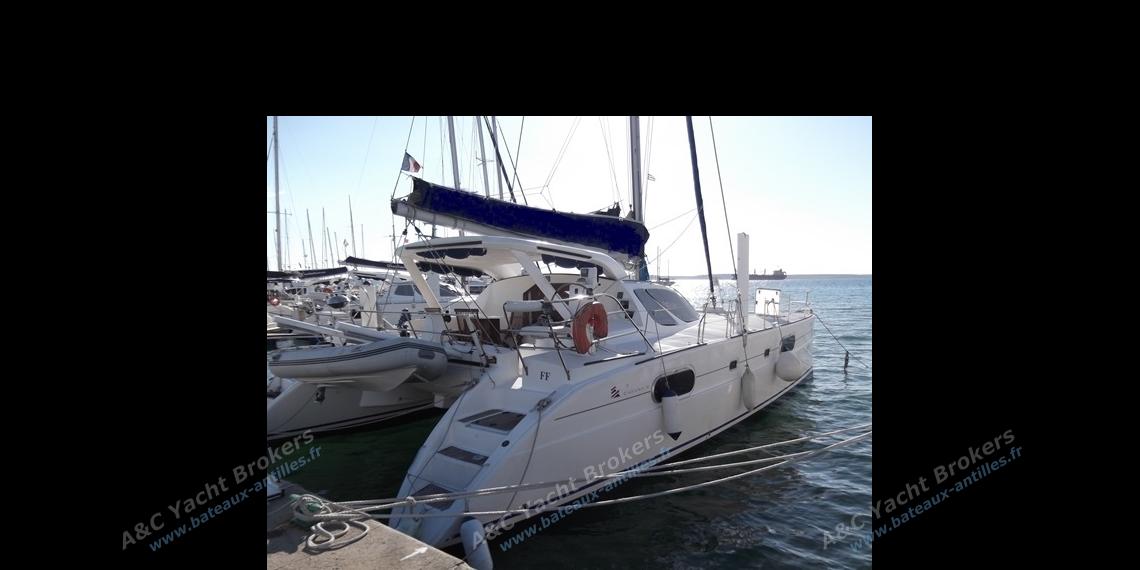 Catana 431 owner's version : In the marina Catana 431 owner's version : In the marina