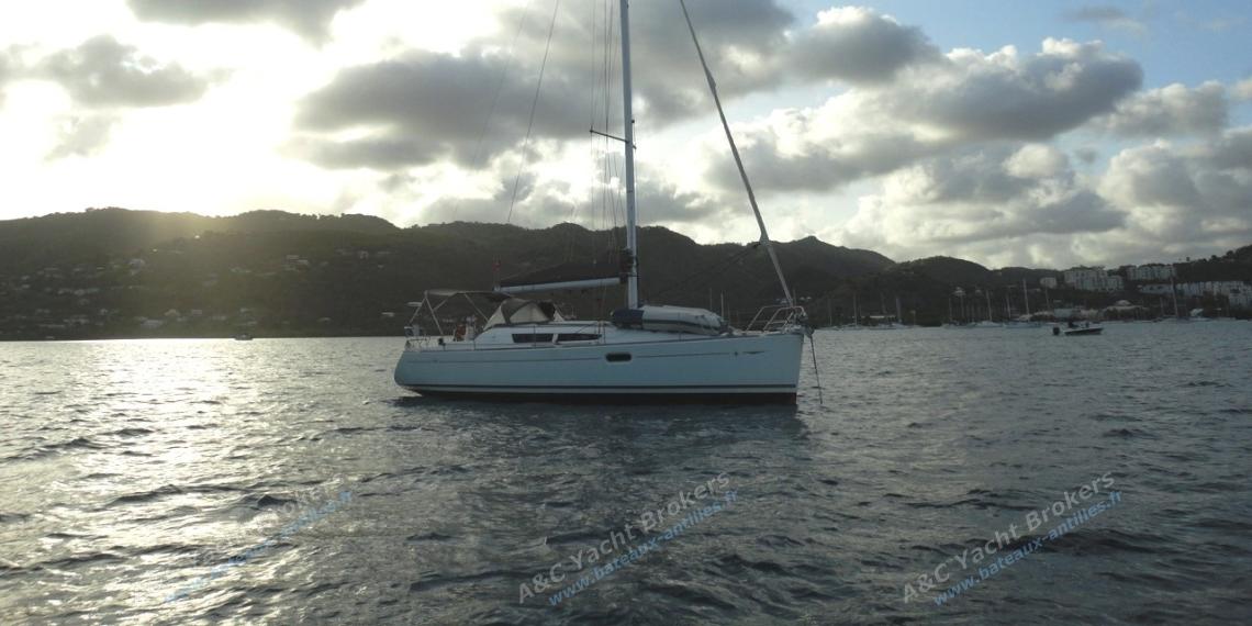 Jeanneau Sun Odyssey 36 I : At anchorage in Martinique Jeanneau Sun Odyssey 36 I : At anchorage in Martinique