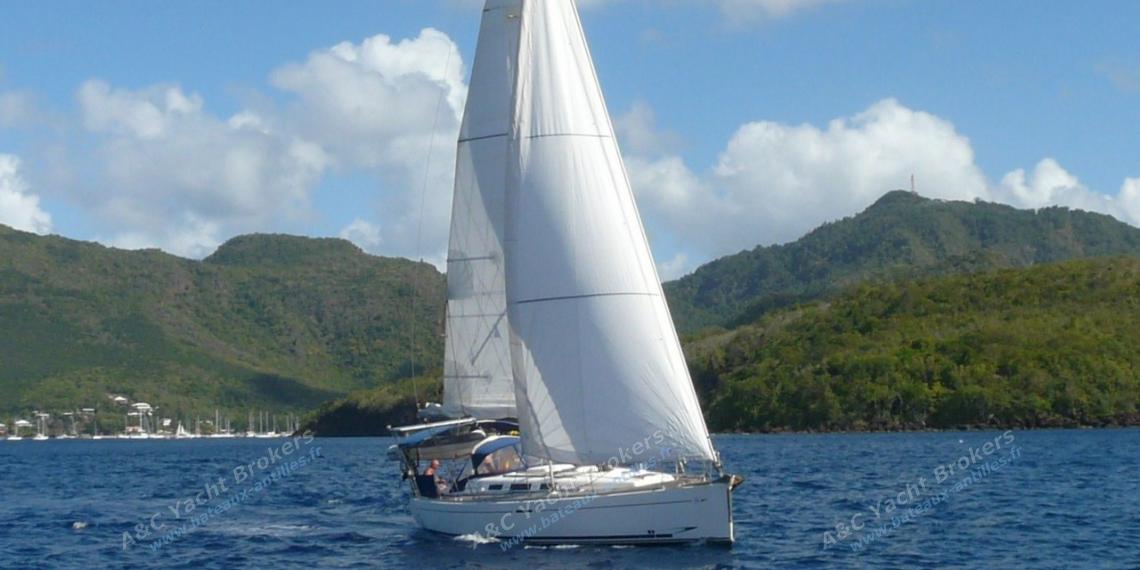 Dufour 40 Performance : Navigating Dufour 40 Performance : Navigating