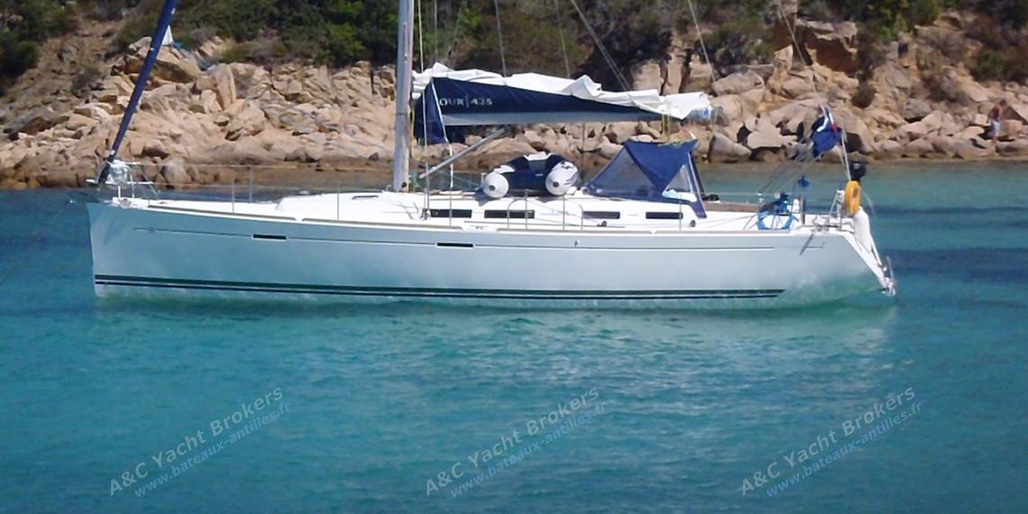 Dufour Yachts Dufour 425 Grand 'Large :Anchorage in The Mediterranean Sea Dufour Yachts Dufour 425 Grand 'Large :Anchorage in The Mediterranean Sea