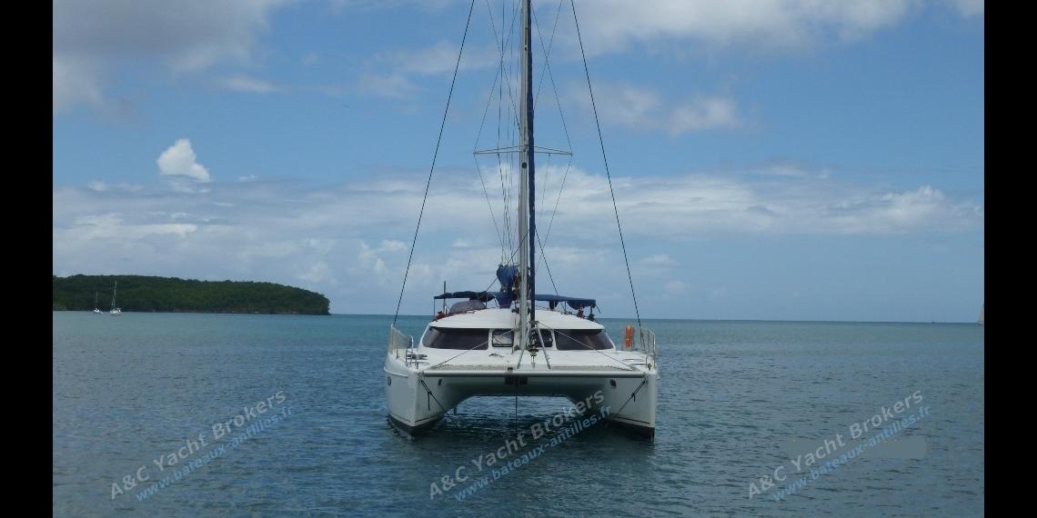 Fountaine Pajot Lavezzi 40 : At anchor in Martinique Fountaine Pajot Lavezzi 40 : At anchor in Martinique
