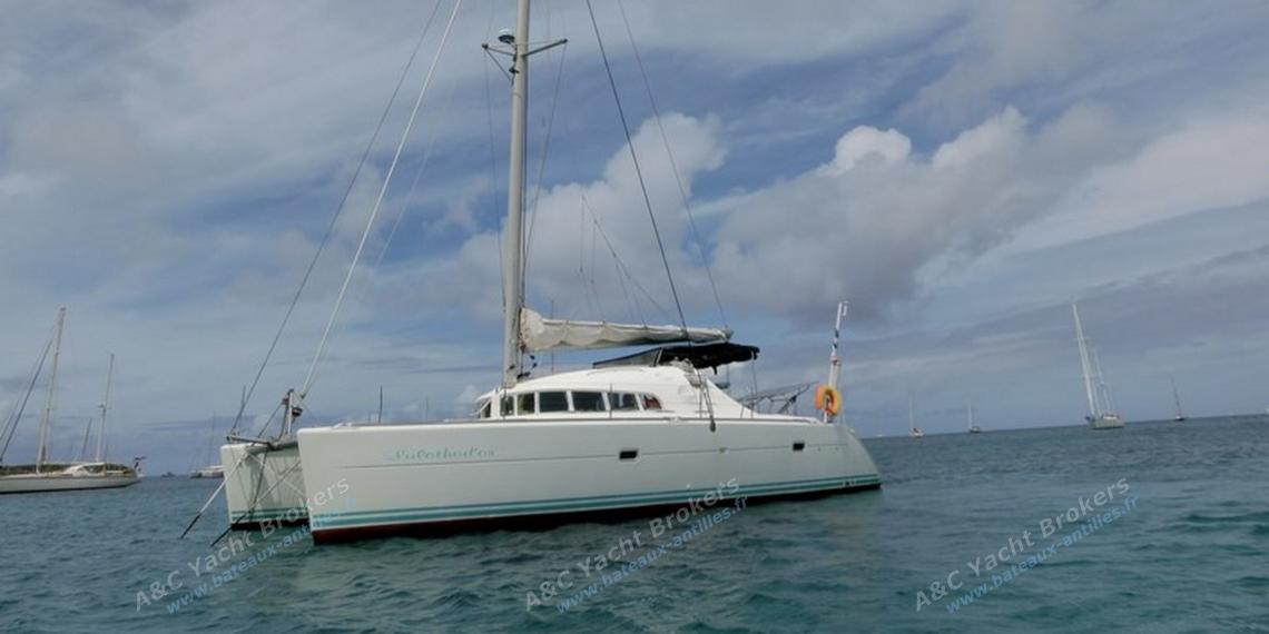 Lagoon 410 S2 : Anchorage in Martinique Lagoon 410 S2 : Anchorage in Martinique