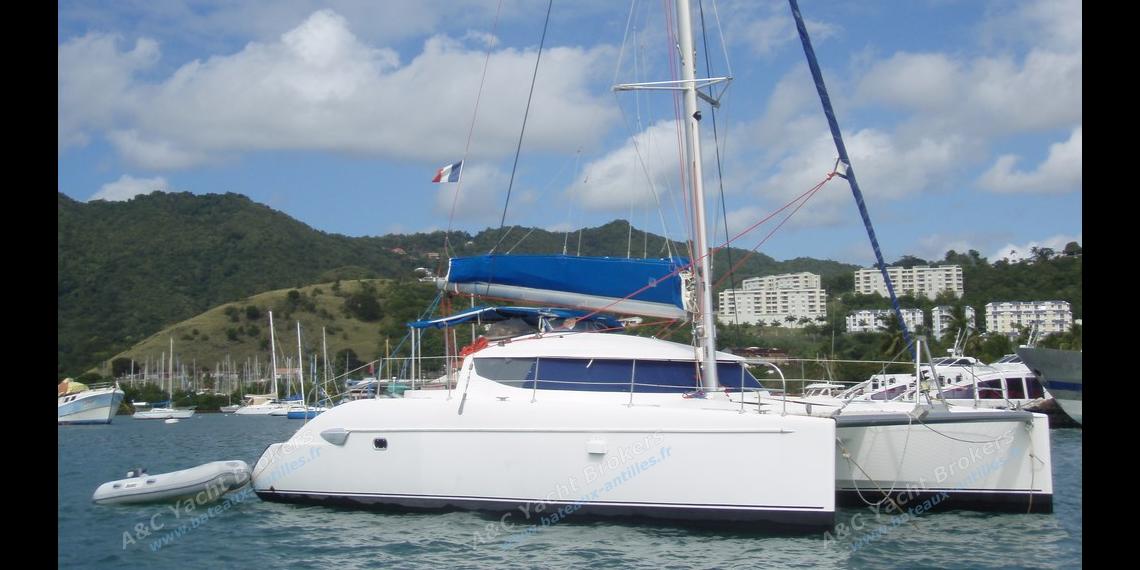 Fountaine Pajot Lavezzi 40 : At anchor in Martinique Fountaine Pajot Lavezzi 40 : At anchor in Martinique