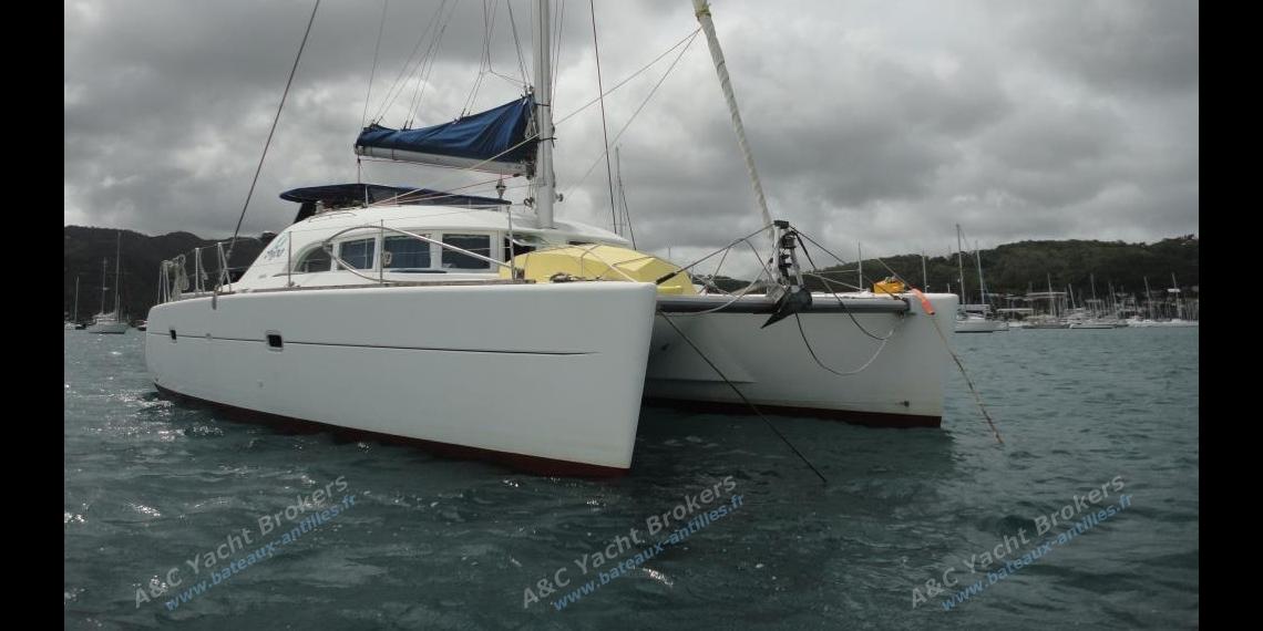 Lagoon 380 : At anchor in Martinique Lagoon 380 : At anchor in Martinique