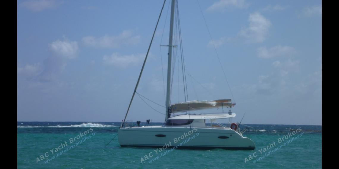 Fountaine Pajot Lipari 41: At anchor Fountaine Pajot Lipari 41: At anchor