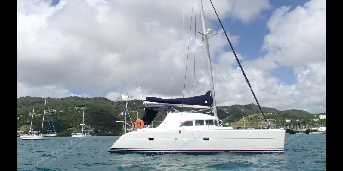 Lagoon 380 : At anchor in Martinique Lagoon 380 : At anchor in Martinique