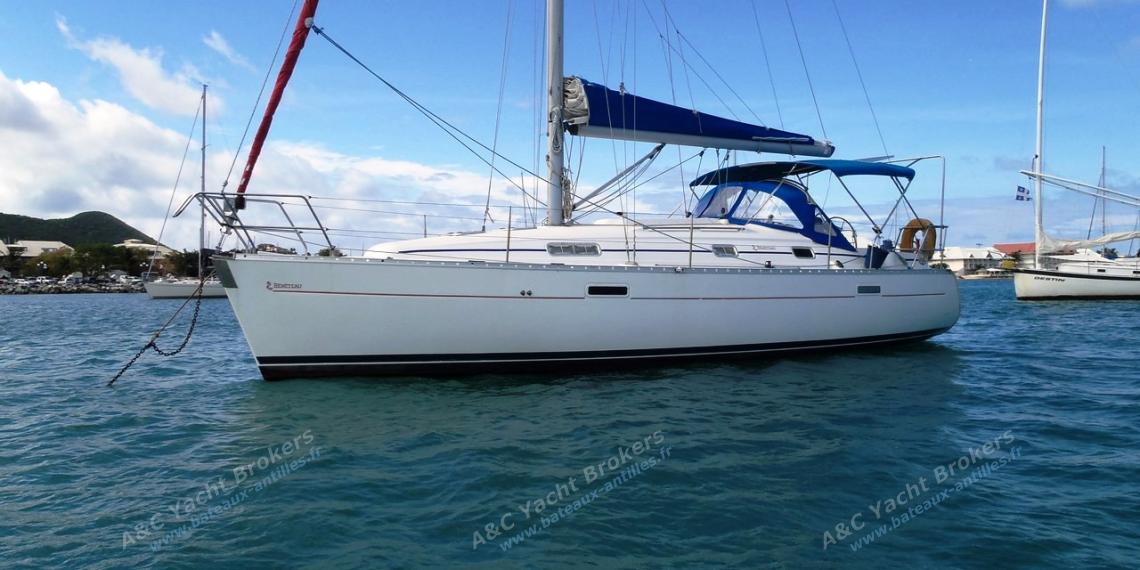 Bénéteau Oceanis 331 : At anchor Bénéteau Oceanis 331 : At anchor