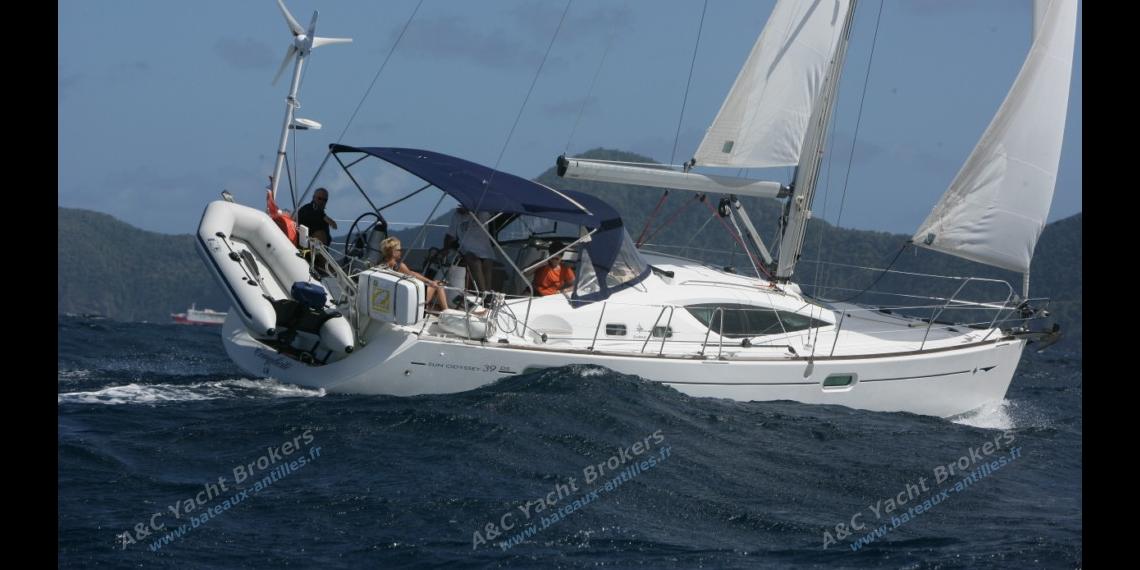 Sun Odyssey 39 DS : Navigating Sun Odyssey 39 DS : Navigating