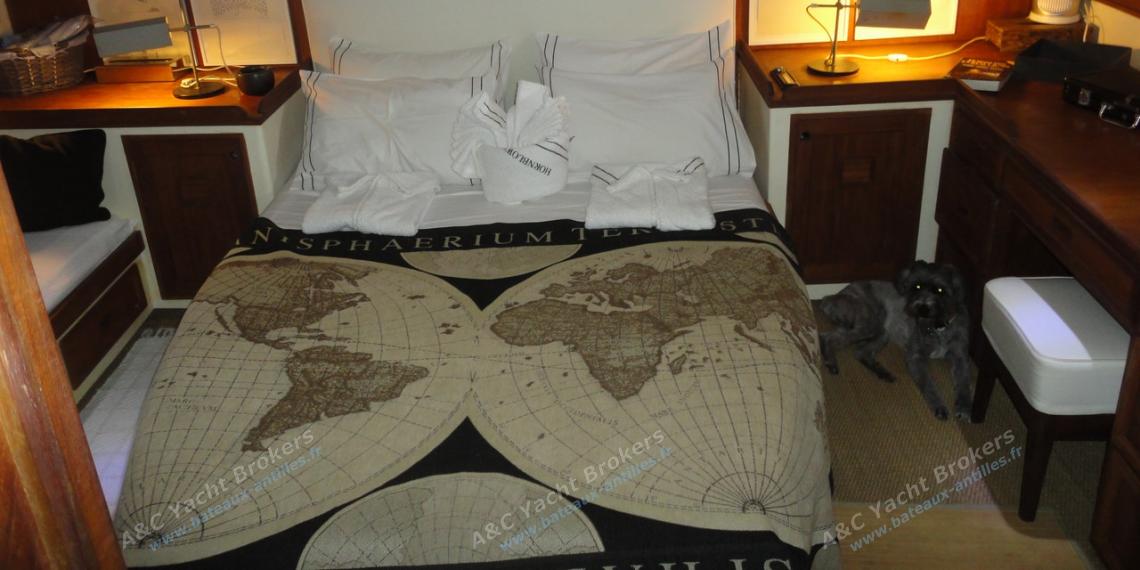 Cheoy Lee Europa 53’ : Owner's cabin Cheoy Lee Europa 53’ : Owner's cabin