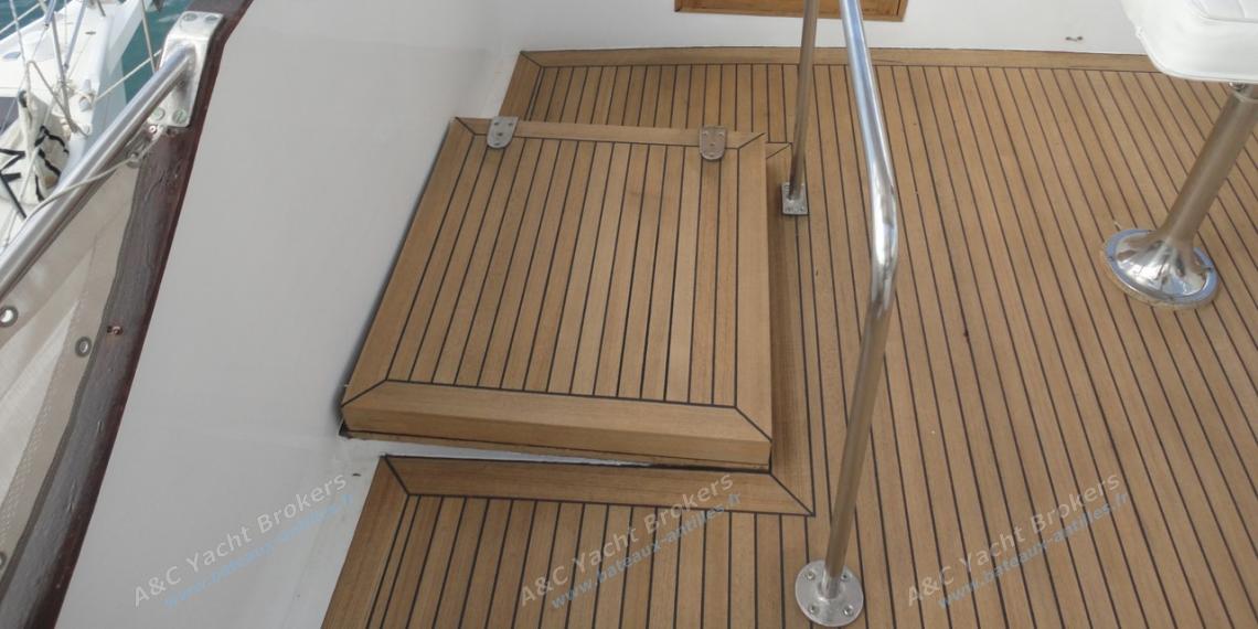 Cheoy Lee Europa 53’ : Stair hatch at flybridge Cheoy Lee Europa 53’ : Stair hatch at flybridge