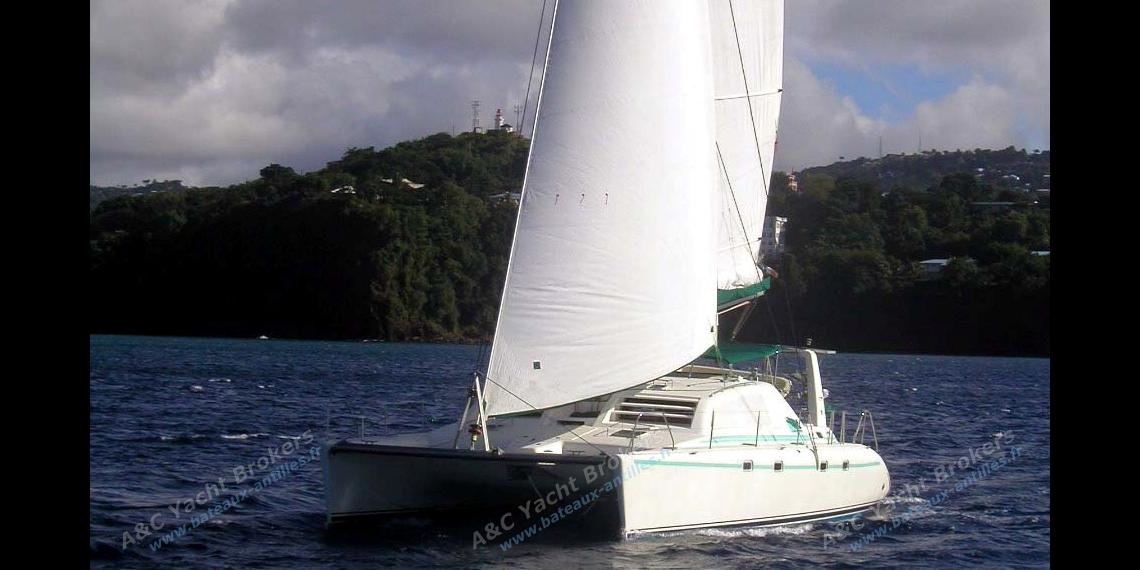Robertson & Caine Leopard 45 : Navigating Robertson & Caine Leopard 45 : Navigating