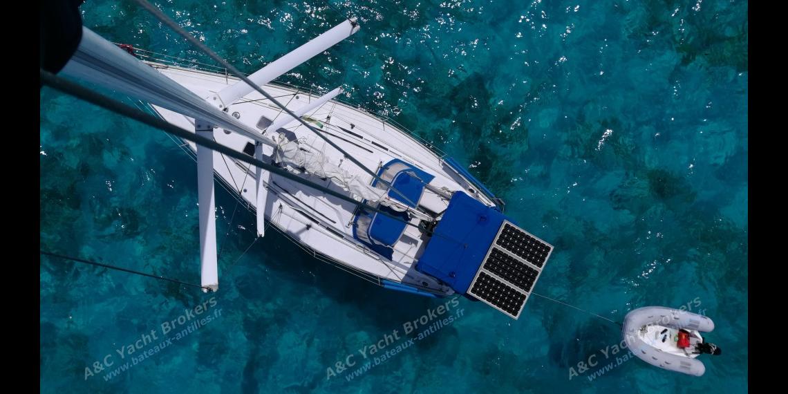 Hunter 34: Seen from the top of mast Hunter 34: Seen from the top of mast