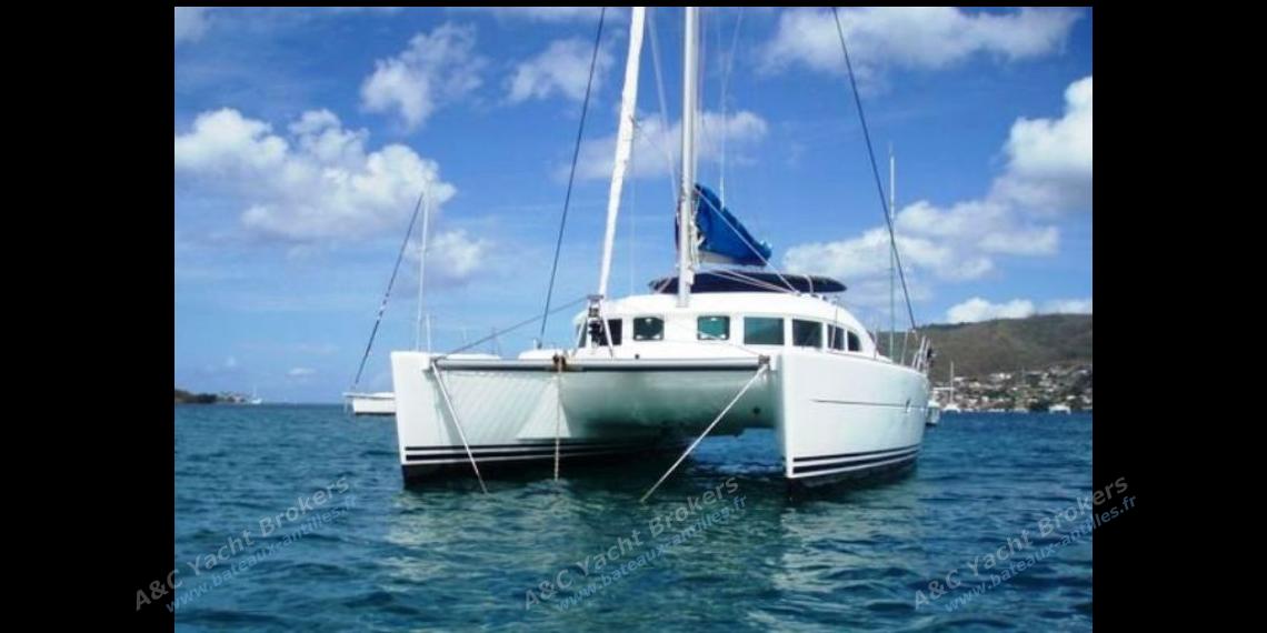 At anchor - Lagoon Lagoon 380, Used (1999) - Martinique (Ref 385) At anchor - Lagoon Lagoon 380, Used (1999) - Martinique (Ref 385)