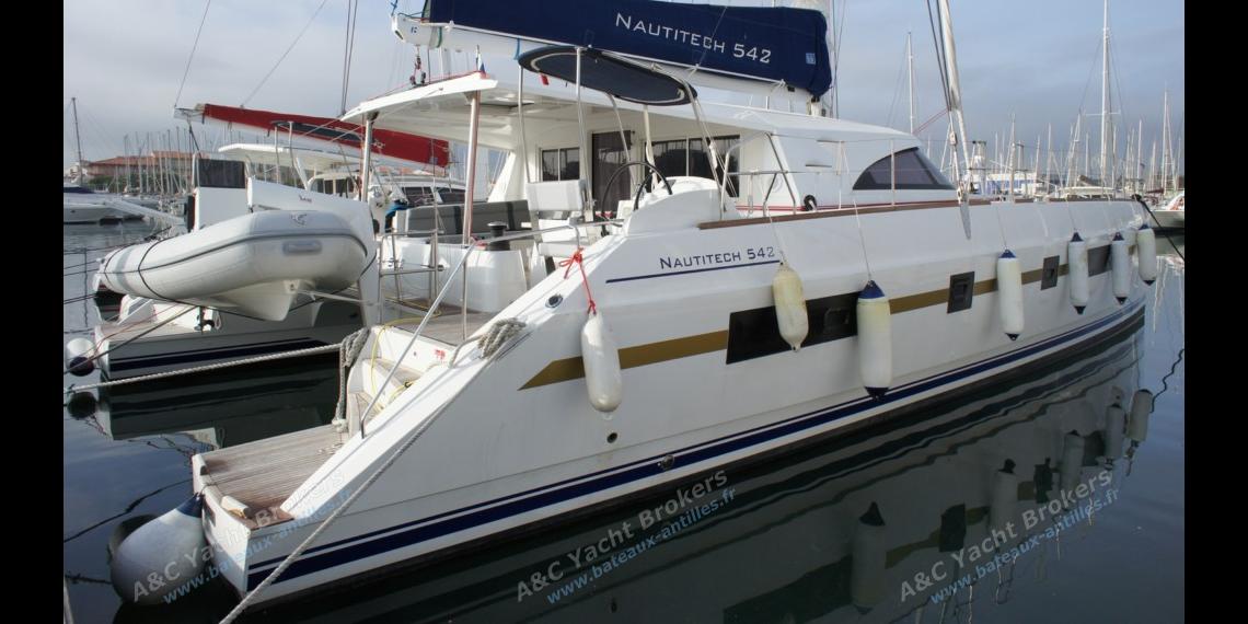In the marina - Nautitech Nautitech 542, Used (2011) - France (Ref 407) In the marina - Nautitech Nautitech 542, Used (2011) - France (Ref 407)