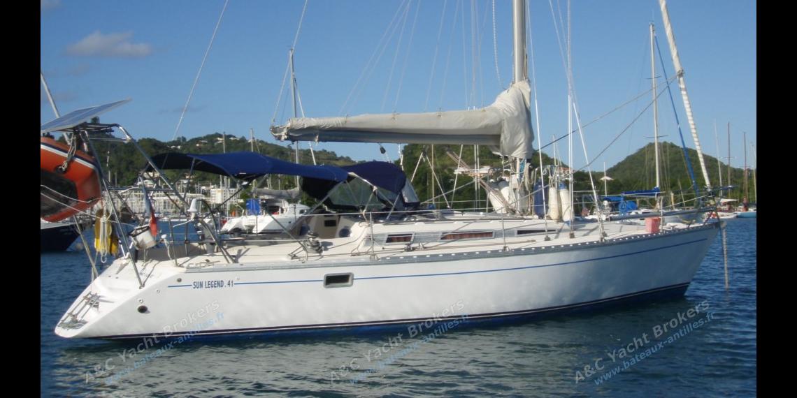 At anchor in Martinique - Jeanneau Sun Legend 41, Used (1986) - Martinique (Ref 421) At anchor in Martinique - Jeanneau Sun Legend 41, Used (1986) - Martinique (Ref 421)