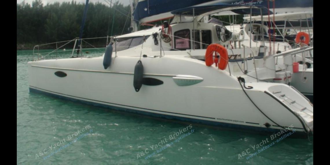 In the marina - Fountaine Pajot Lavezzi 40, Used (2007) - Martinique (Ref 439) In the marina - Fountaine Pajot Lavezzi 40, Used (2007) - Martinique (Ref 439)