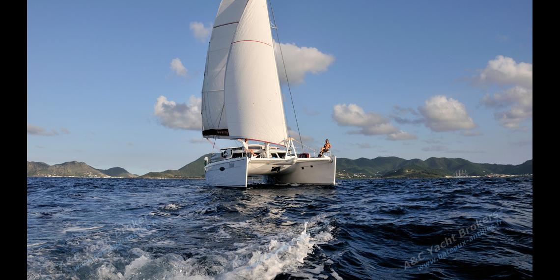 Navigating - Fountaine Pajot Eleuthera 60, Used (2009) - France (Ref 457) Navigating - Fountaine Pajot Eleuthera 60, Used (2009) - France (Ref 457)