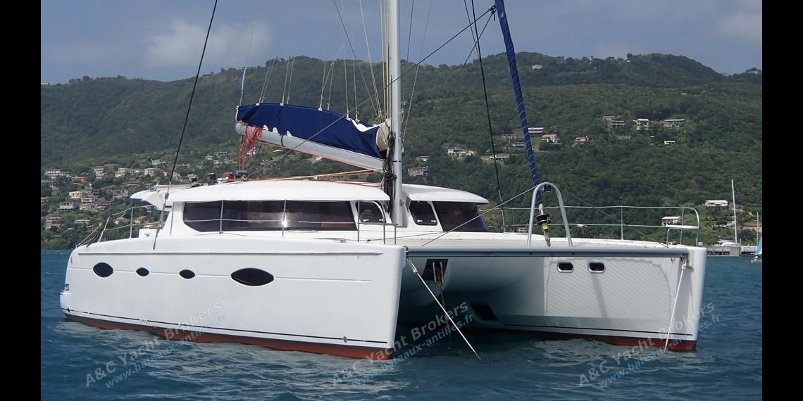 At anchor in Martinique - Fountaine Pajot Salina 48, Used (2008) - Martinique (Ref 480) At anchor in Martinique - Fountaine Pajot Salina 48, Used (2008) - Martinique (Ref 480)