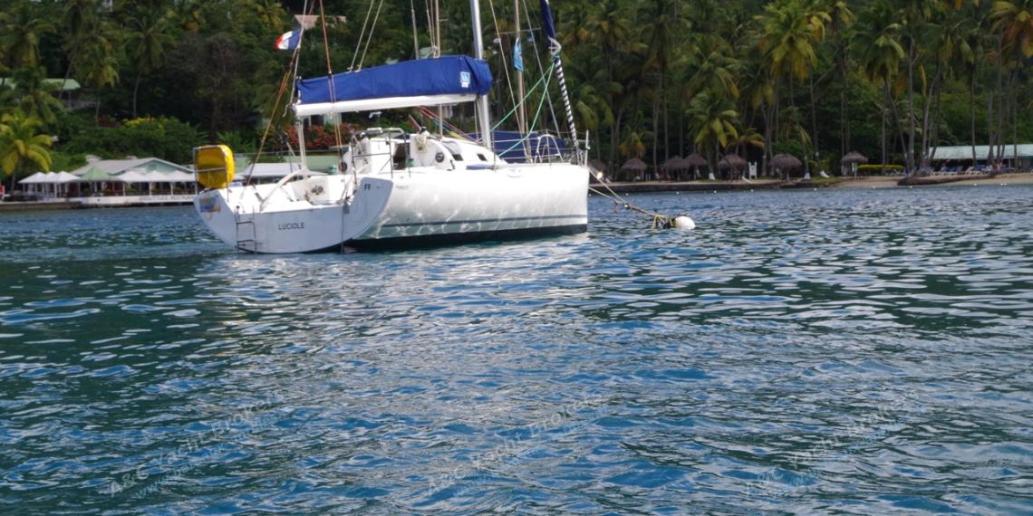 Structures Pogo 8,50 : At anchorage Sainta Lucia Structures Pogo 8,50 : At anchorage Sainta Lucia