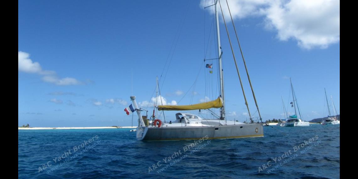 At anchor - Alliage Azzuro 42, Used (2006) - Guadeloupe (Ref 236) At anchor - Alliage Azzuro 42, Used (2006) - Guadeloupe (Ref 236)