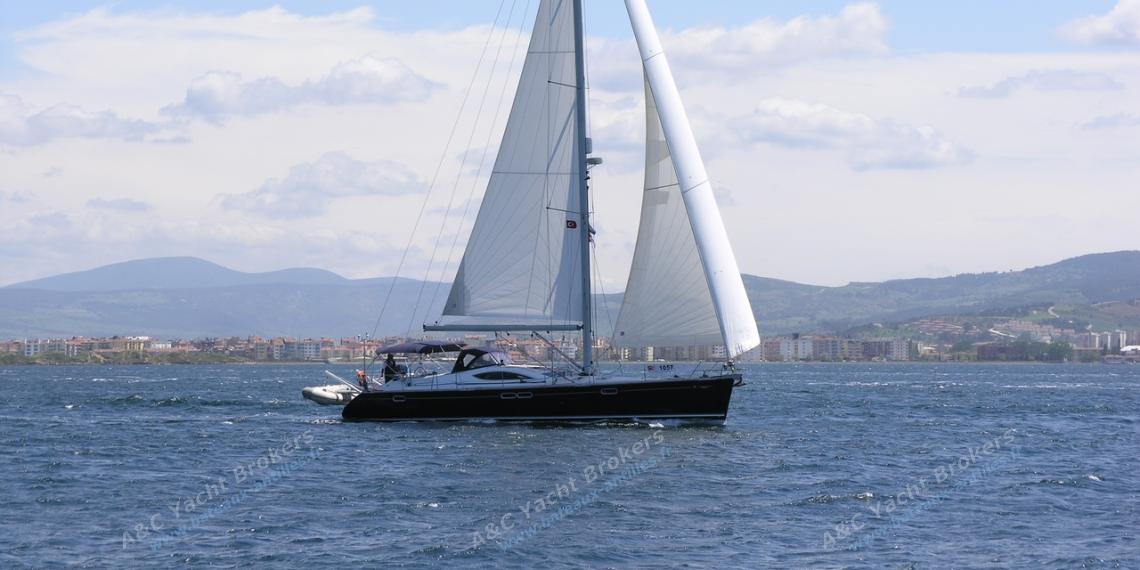 Sun Odyssey 54DS : Navigating Sun Odyssey 54DS : Navigating