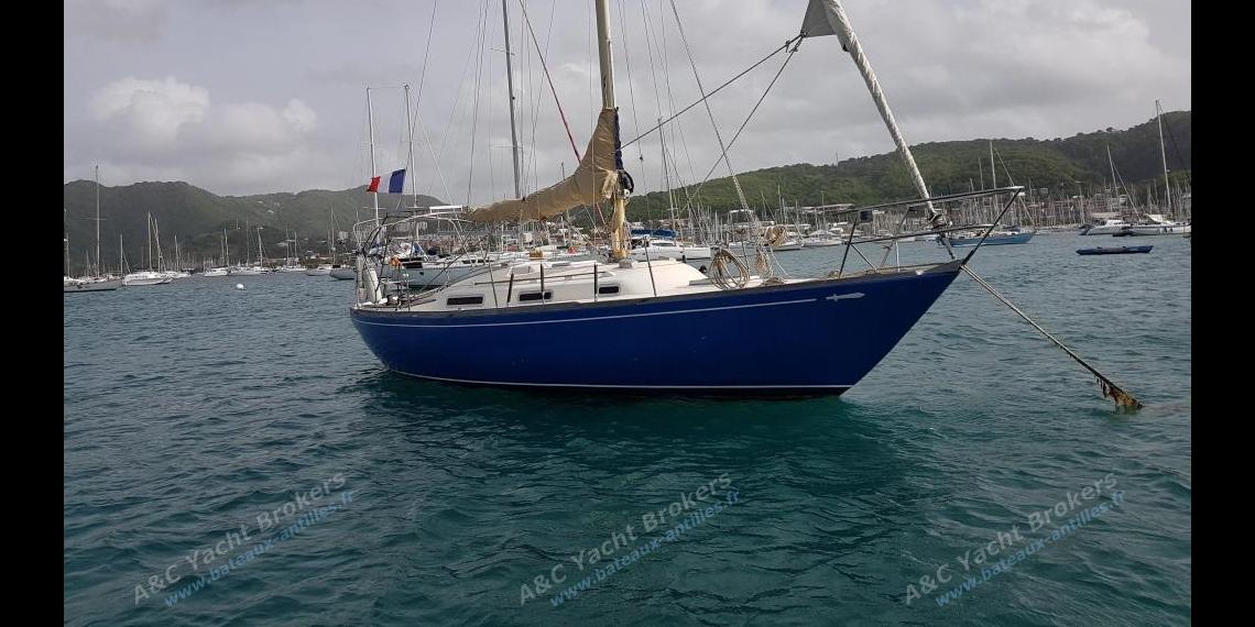 Centurion 32 : At anchorage in Martinique Centurion 32 : At anchorage in Martinique