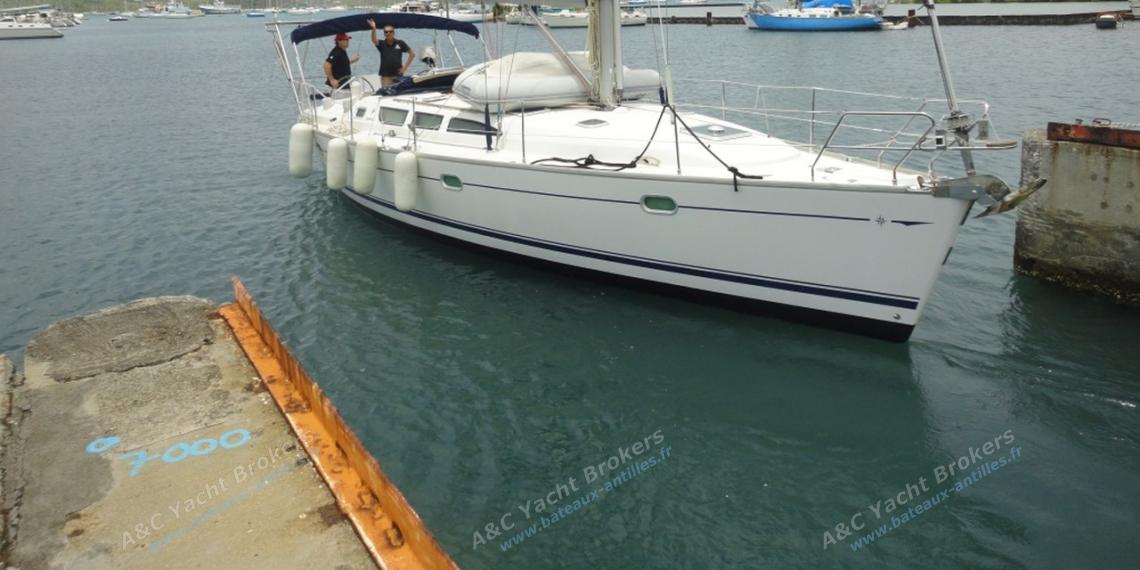 Sun Odyssey 40.3: Navigating Sun Odyssey 40.3: Navigating