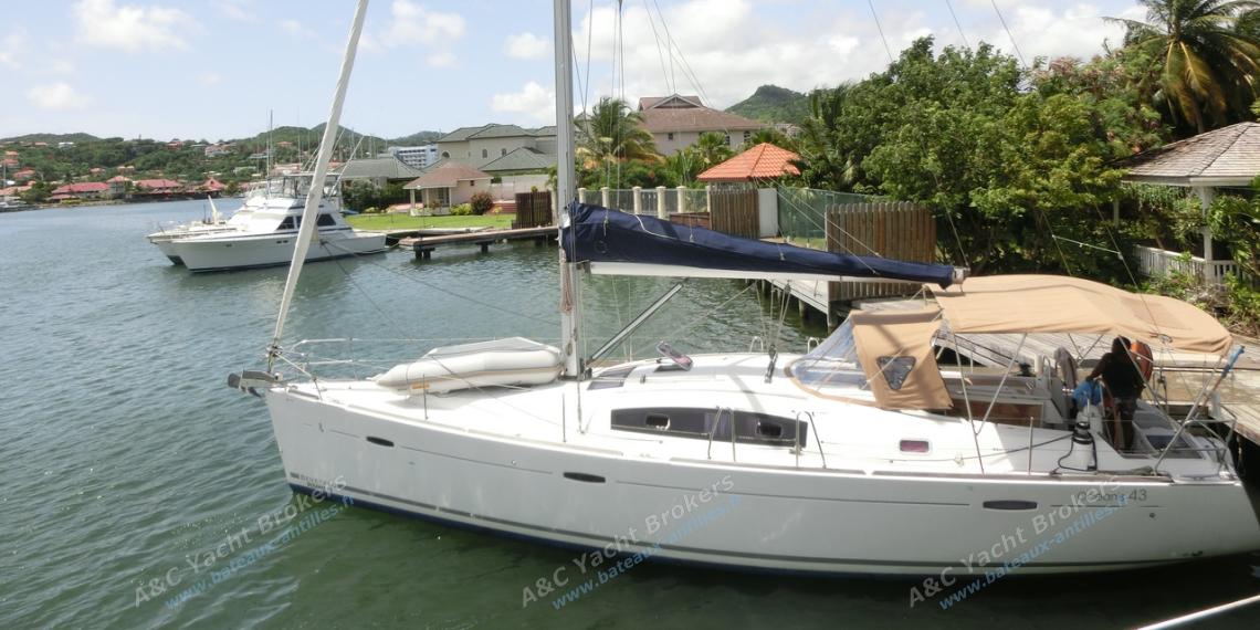 Oceanis 43: In the marina Oceanis 43: In the marina